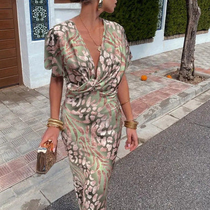 Leona – Elegant V-Neck Dress